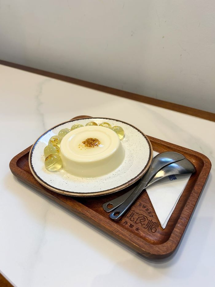 Món pudding đậu phụ với topping hấp dẫn, béo ngậy