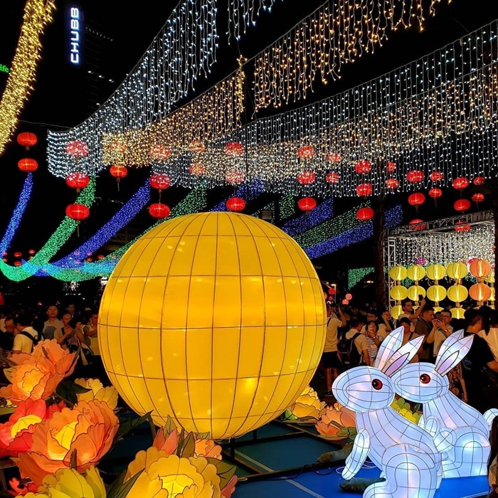 Lễ hội đèn lồng Hồng Kông mang đến bữa tối lãng mạn, ấm áp. Nguồn: soseki_no_nek