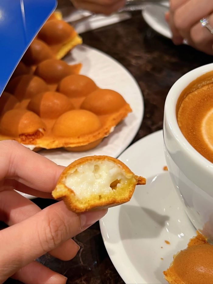 Bánh quế trứng Waffle vàng giòn rụm nhân sữa 2 lớp béo ngậy