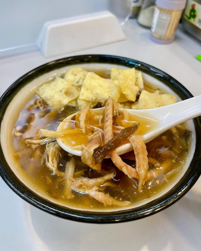 Thưởng thức bát súp ấm nóng hổi tại Hồng Kông