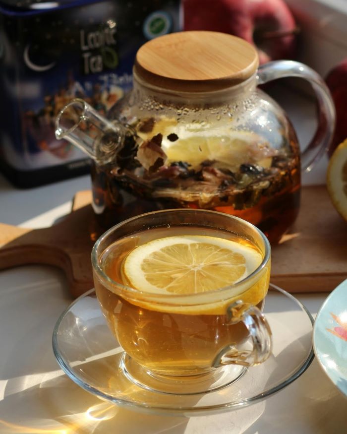 Trà thảo mộc ấm nóng, giúp bạn giải nhiệt, thư giãn