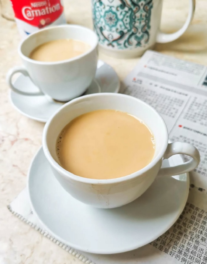 Trà sữa uyên ương đậm đà, thơm béo hấp dẫn thực khách thưởng thức