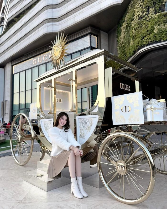 Du lịch Hồng Kông và chụp ảnh tại Đại lộ ngôi sao nổi tiếng