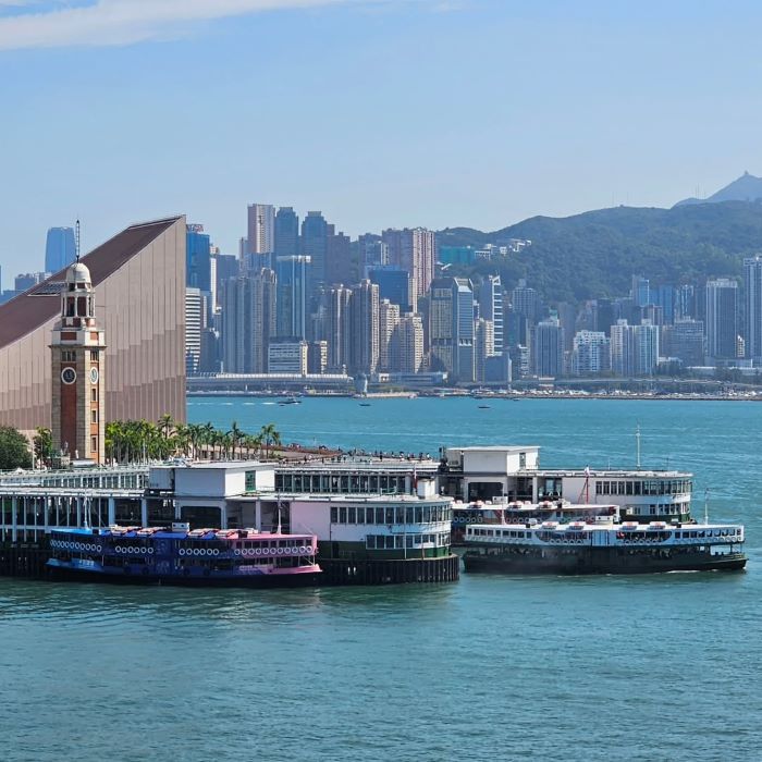 Ngồi trên phà Ngôi Sao và ngắm cảnh sông nước bến cảng Victoria tuyệt đẹp