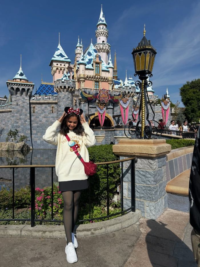 Vui chơi thỏa thích ở khu Tomorrowland