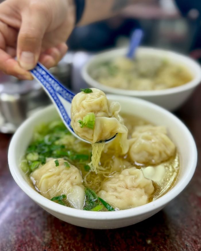 Món mì hoành thánh hấp dẫn, thơm ngon ăn khi Du lịch Hồng Kông tháng 1