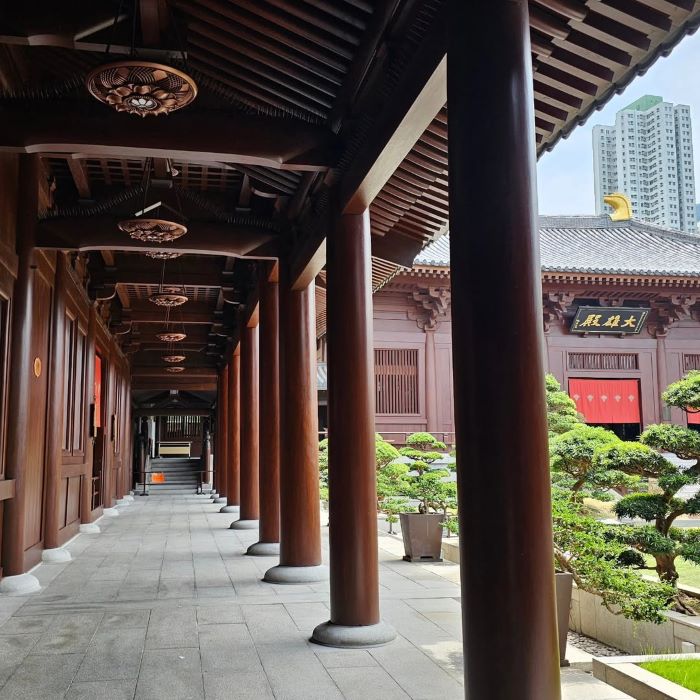 Chi tiết chạm khắc lên gỗ tinh xảo ở Thiền viện