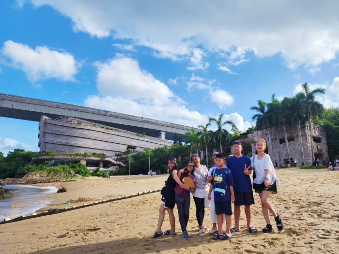 Mùa hè, thời tiết mát mẻ cho chuyến đi Công viên Noah's Ark thú vị