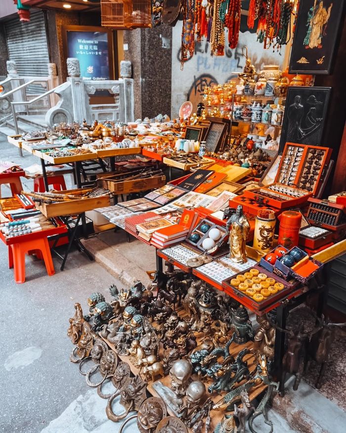 Tấp nập người mua bán ở Thiên đường đồ cổ ở khu phố Soho Hồng Kông