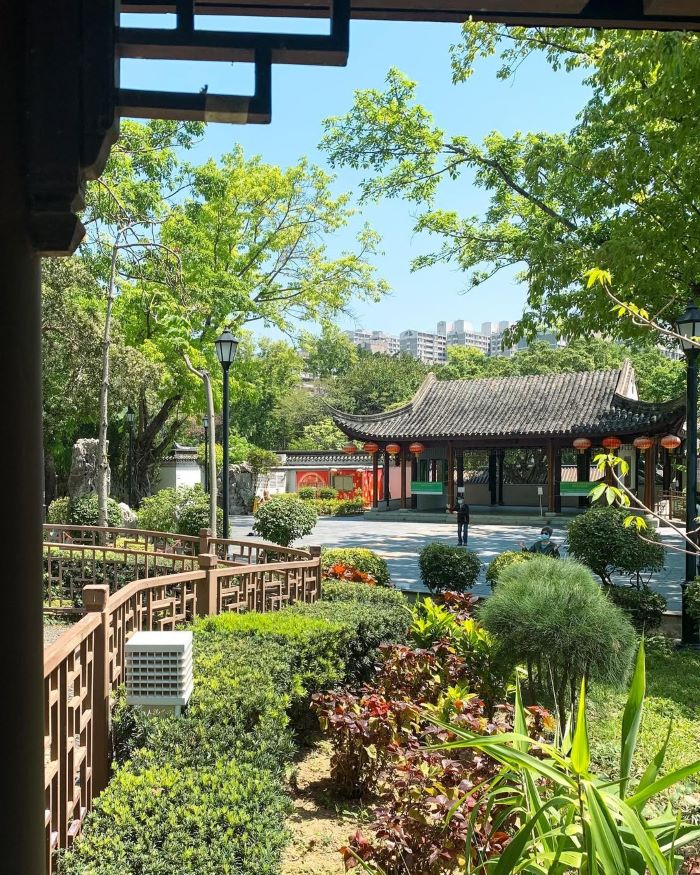 Đi tham quan vào thời tiết mát mẻ, không mưa sẽ giúp bạn có trải nghiệm thú vị