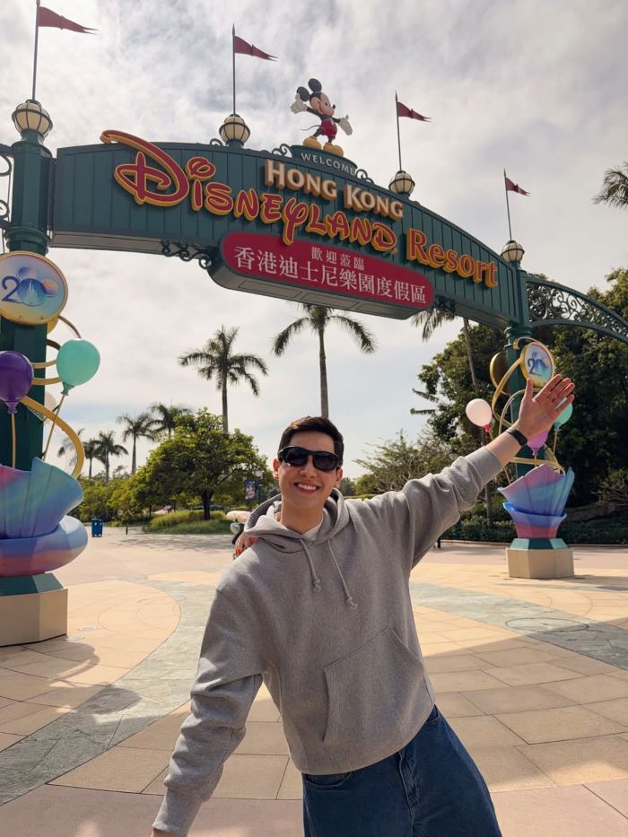 Hòa vào không khí náo nhiệt, sôi động của Hong Kong Disneyland