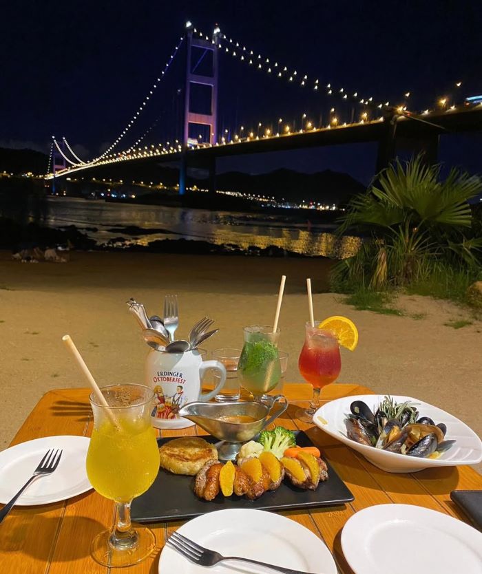Thưởng thức ẩm thực ở gần cầu Thanh Mã Hồng Kông