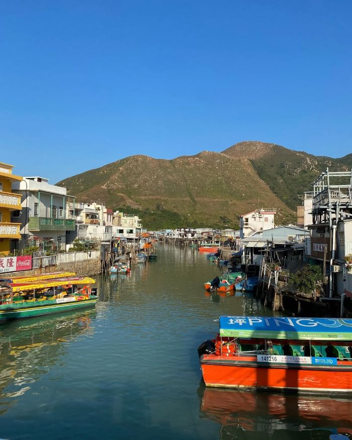 Khung cảnh yên bình của làng chài cổ Tai O khi nắng lên