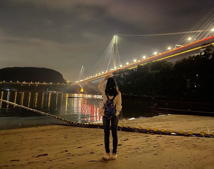 Cầu Thanh Mã buổi tối lên đèn lung linh, rực rỡ