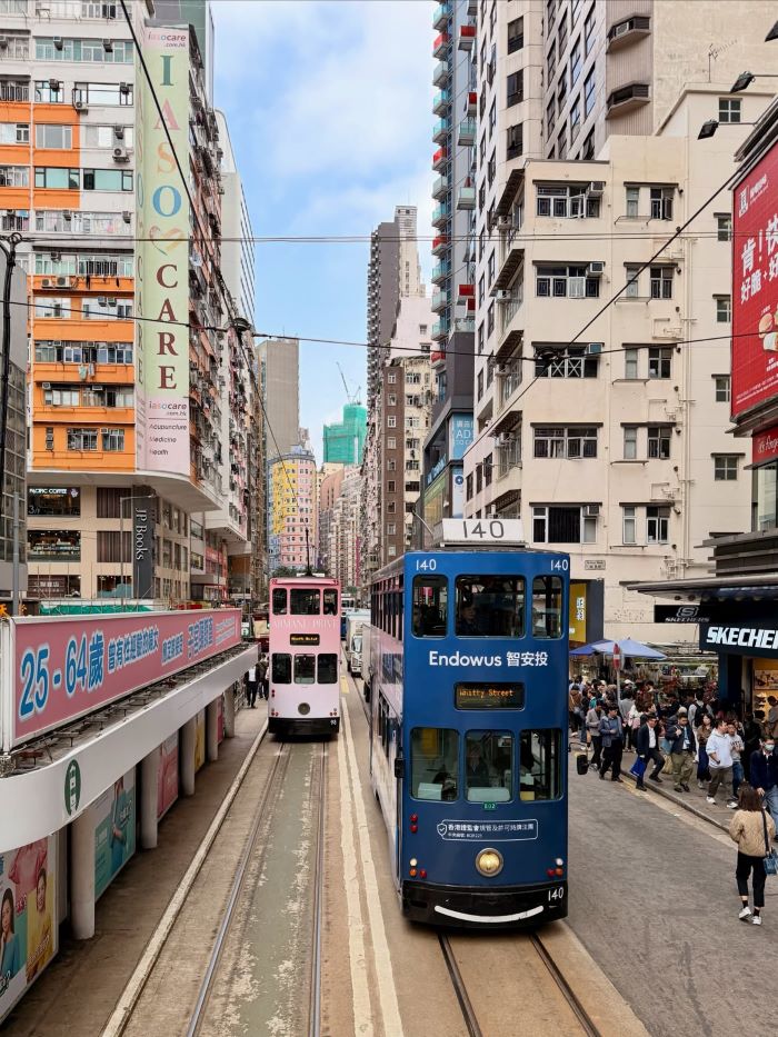 Ngắm cảnh từ trên cao khi ngồi xe Tram