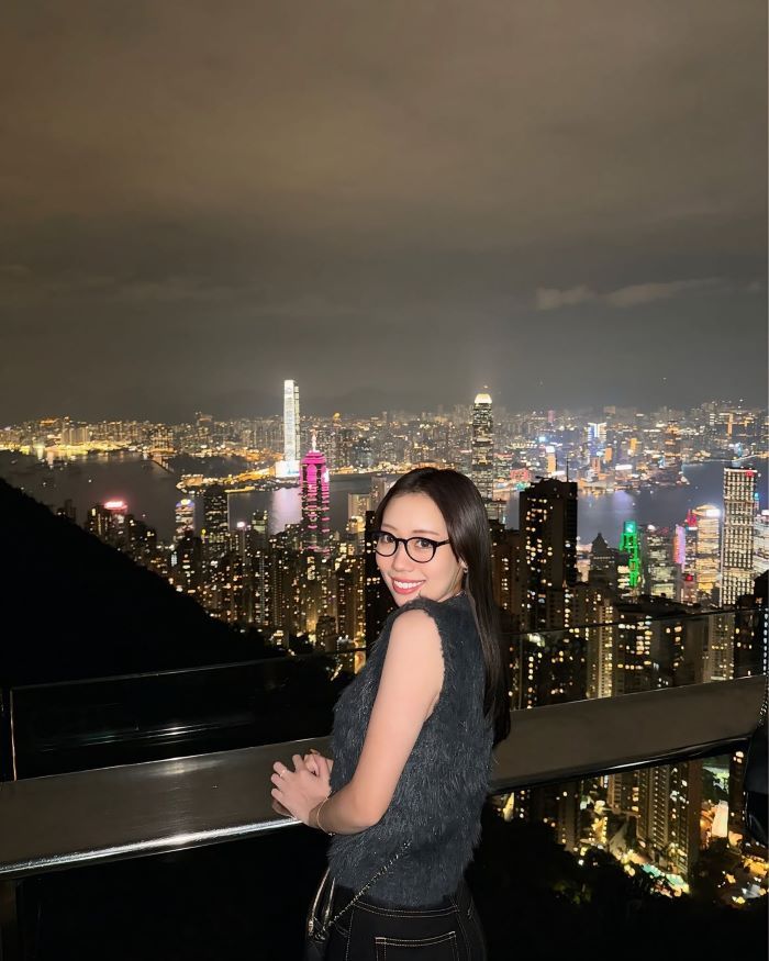 Ngắm thành phố lên đèn từ đỉnh núi The Peak