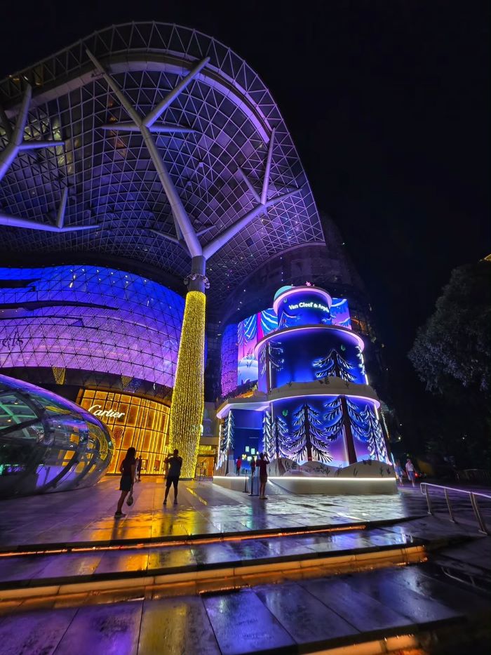 Không khí giáng sinh rực rỡ sắc màu vào mùa đông ở Hồng Kông
