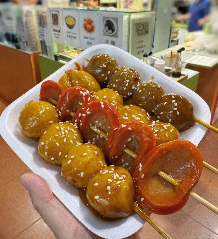 Cà viên cá ri nổi tiếng ở chợ Quý bà Mongkok
