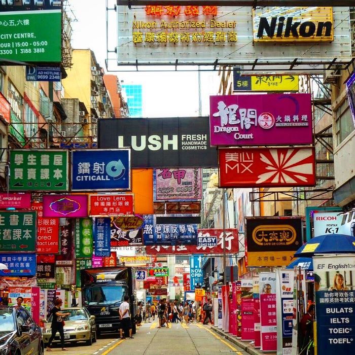 Khu vực phố Nathan với nhiều cửa hàng, quán ăn lớn