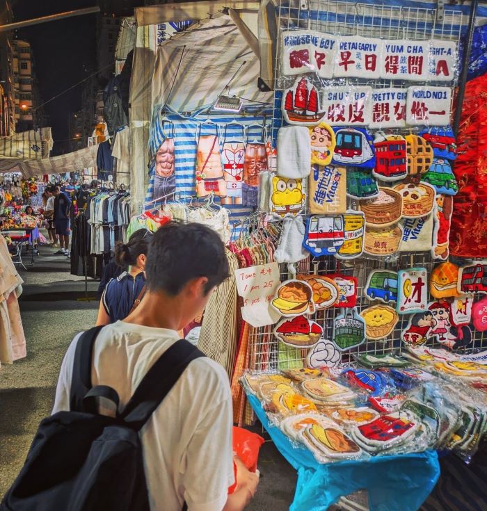 Mua sắm làm quà ở chợ Quý bà Mongkok rất đa dạng