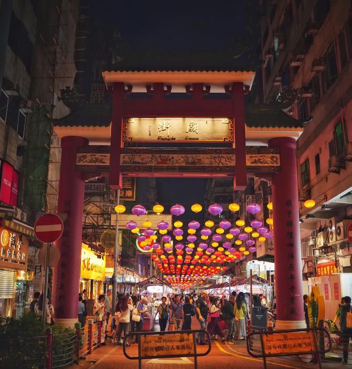 Không khí chợ đêm Temple Street sôi động ở các quán ăn về đêm