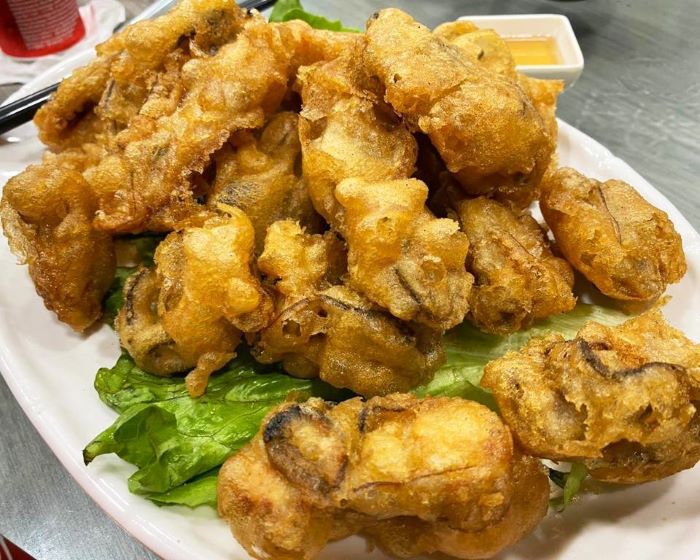 Yuen Hing nổi bật với các món quay, chiên mang vị Quảng Đông