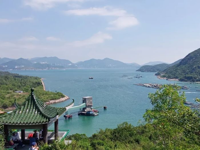 Góc nhìn từ trên cao xuống đảo Lamma