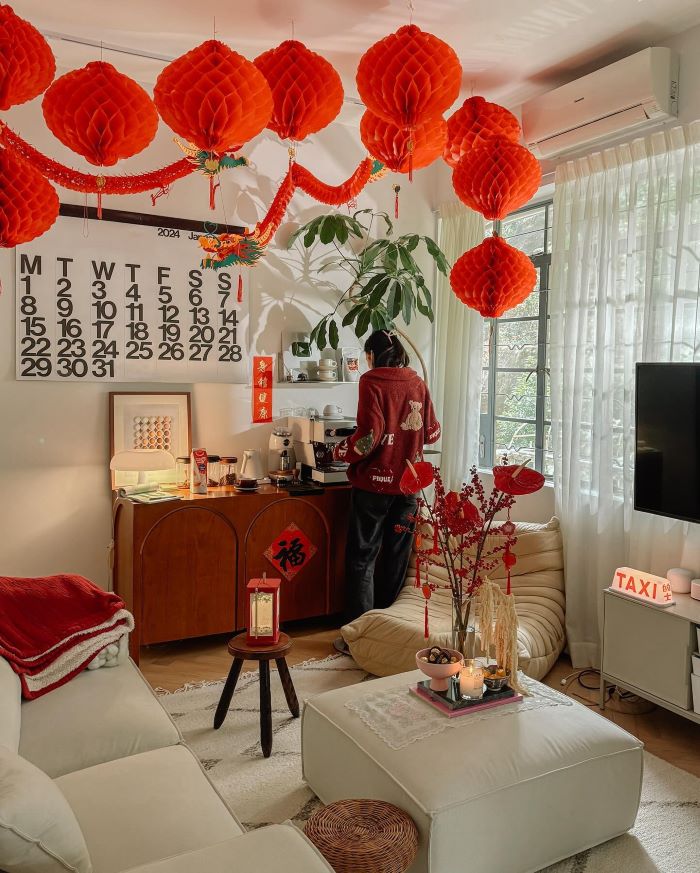 Mọi người trang trí nhà cửa lộng lẫy để chào đón 1 năm mới